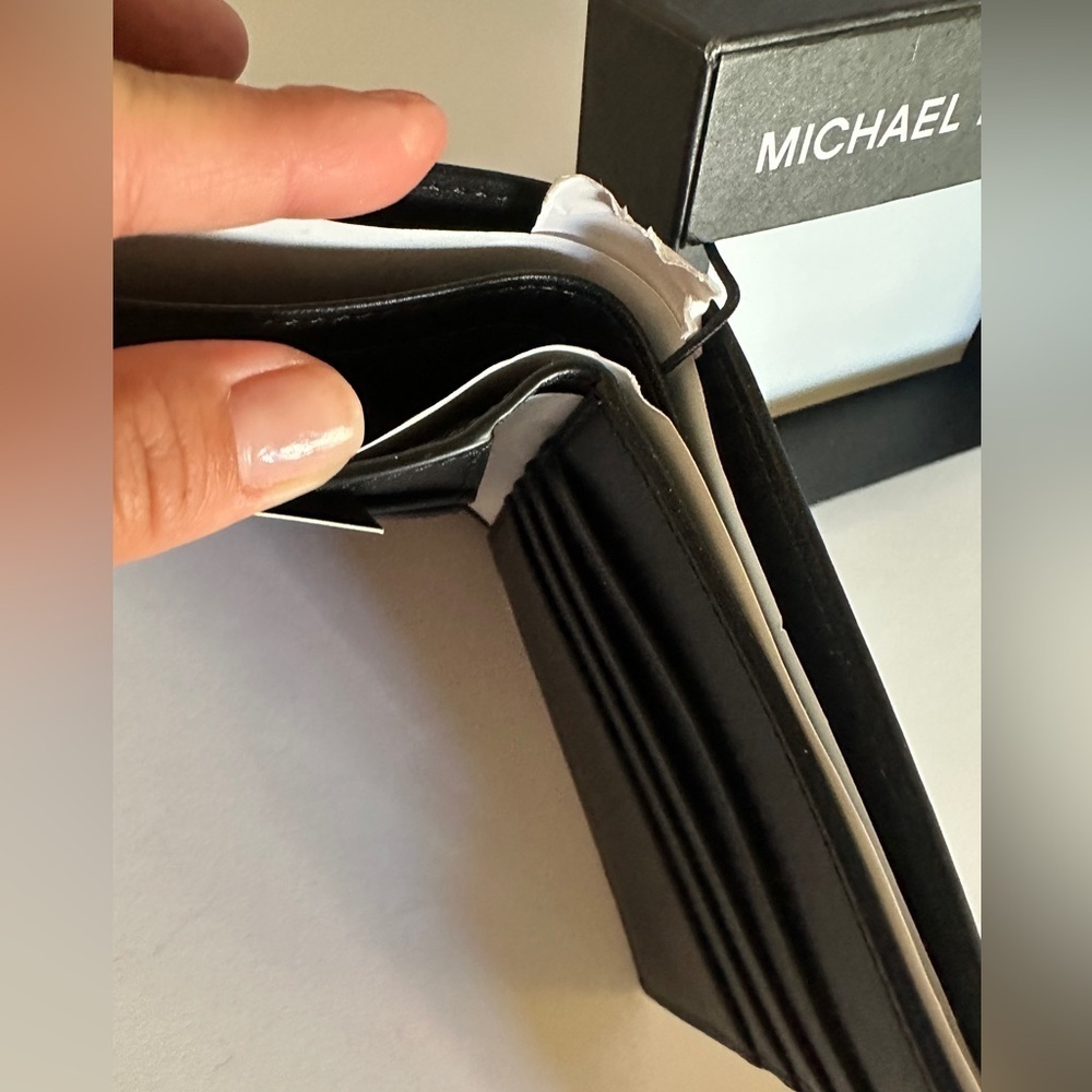 NWT Michael Kors Elegant Black Wallet - Picture 5 of 7